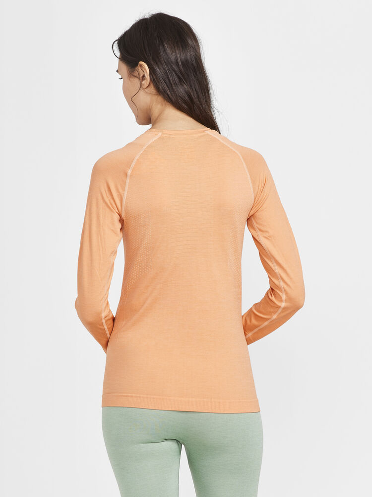 1911168-716000_CORE-Dry-Active-Comfort-LS-W_Closeup2