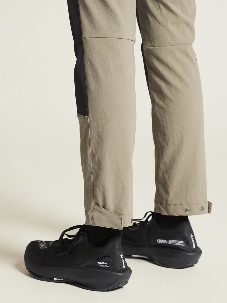 1913803-237000_PRO-Explore-Hiking-Pants-W_closeup7