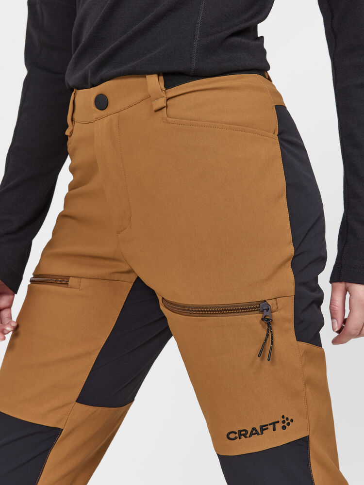 1913803-685100_PRO-Explore-Hiking-Pant-W_Closeup3