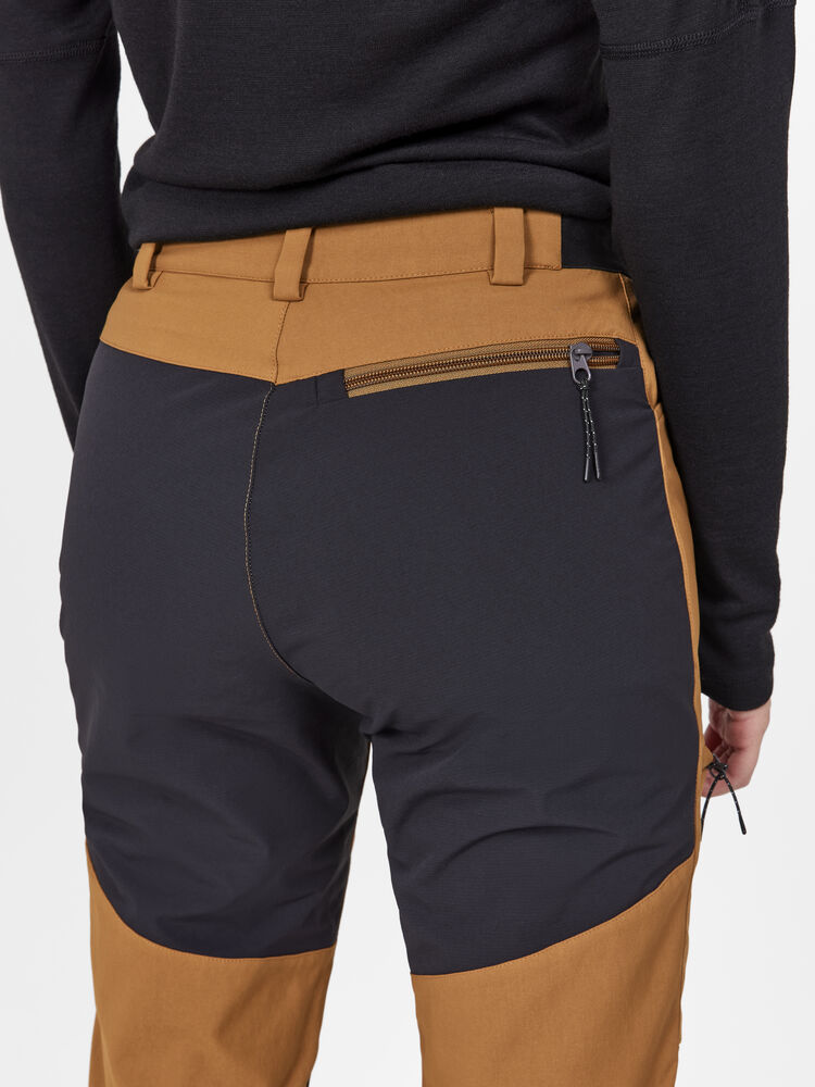 1913803-685100_PRO-Explore-Hiking-Pant-W_Closeup4