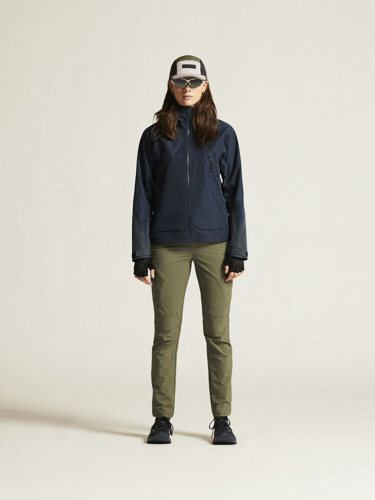 1913807-396000_Adv-Explore-Shell-Jacket-W_closeup1