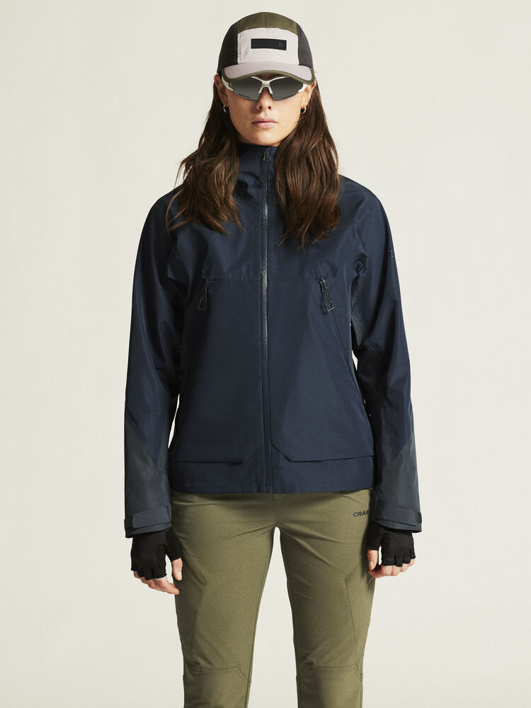 1913807-396000_Adv-Explore-Shell-Jacket-W_closeup4