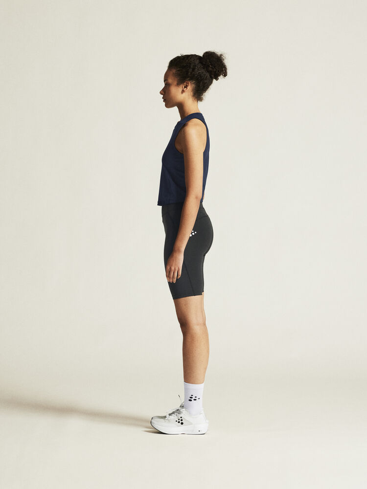 1914665-390000_Rush-2-Crop-Singlet-W_closeup4