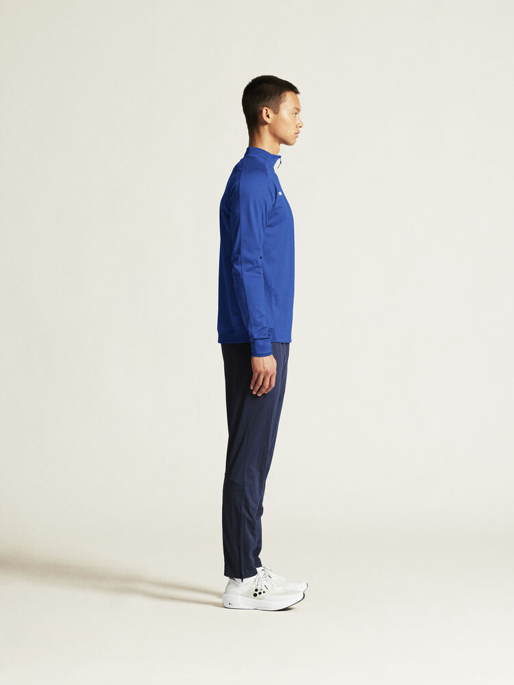 1914758-346000_Evolve-2-Half-zip-M_closeup2