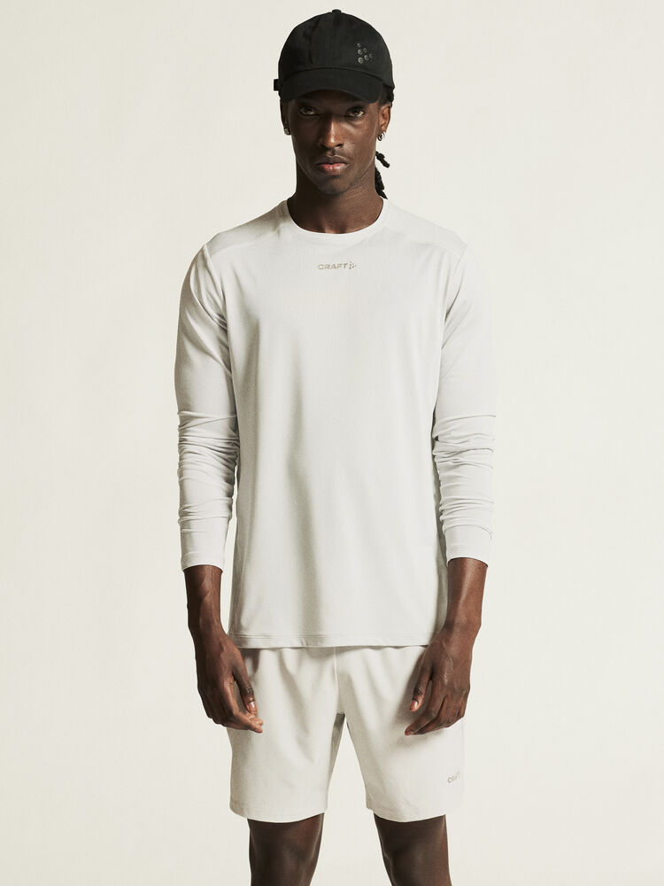 1914793-922000_ADV-Essence-LS-Tee-2-M_closeup4