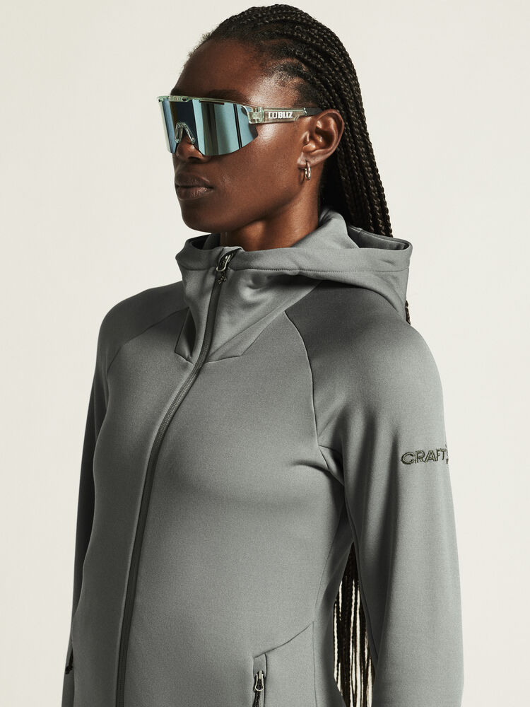 1915241-647000_ADV-Explore-Power-fleece-Hood-Jkt-W_closeup5