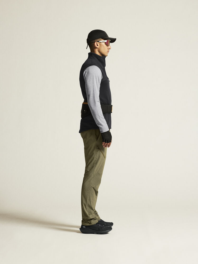 1915244-999000_ADV-Exlore-Power-fleece-Vest-M_closeup2