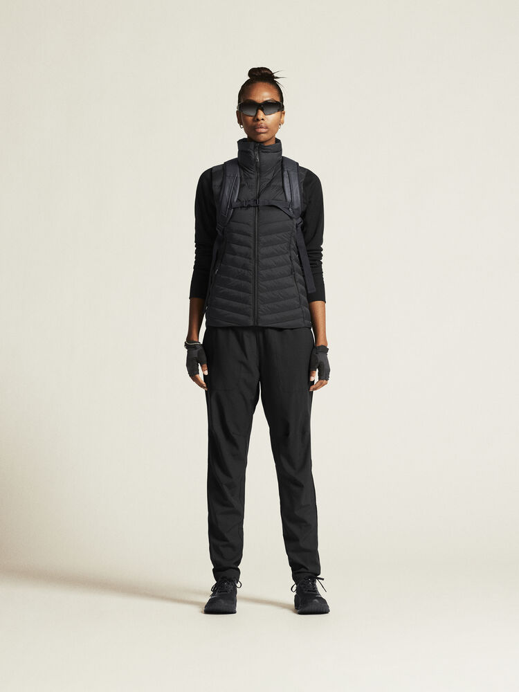 1915255-999000_ADV-Explore-Lt-Down-Vest-W_closeup1