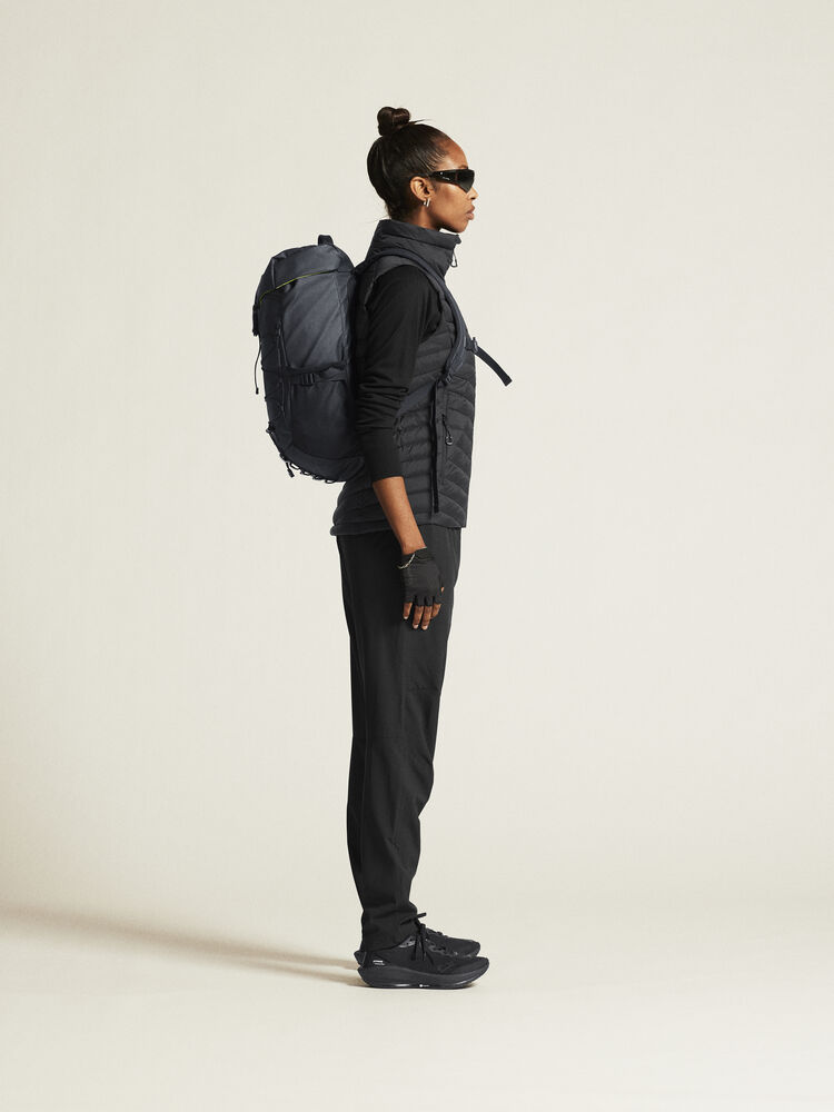 1915255-999000_ADV-Explore-Lt-Down-Vest-W_closeup2