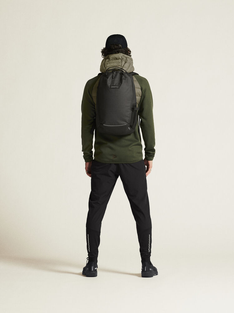 1915256-664000_ADV-Explore-Lt-Down-Hybrid-Jkt-M_closeup3