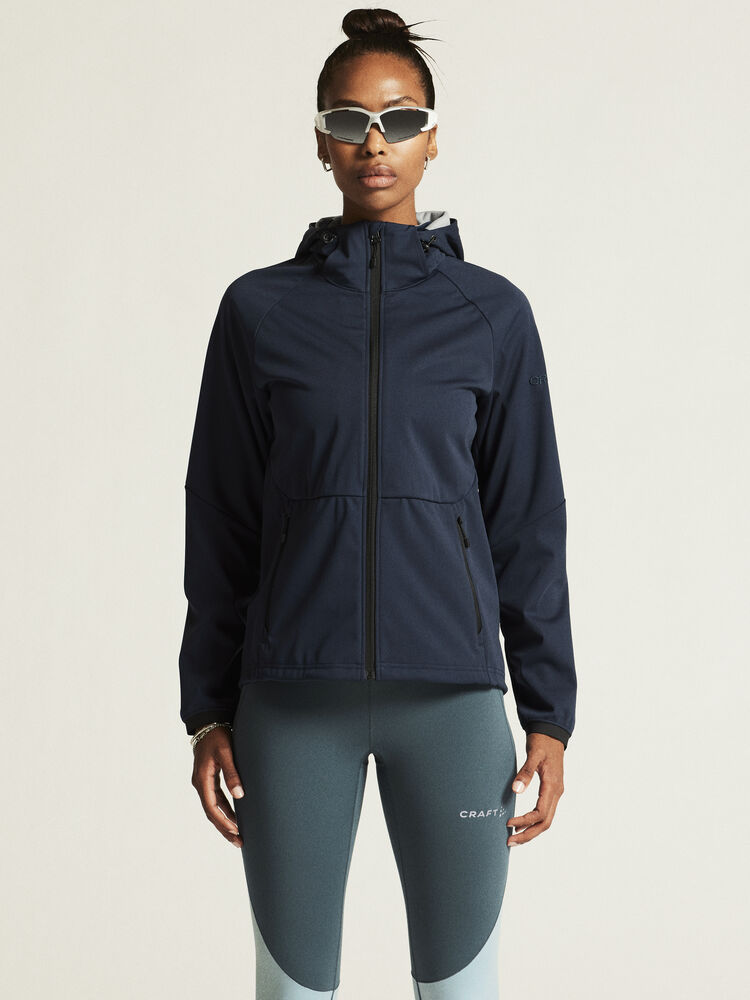 1915263-396000_CORE-Explore-Softshell-2-Jkt-W_closeup4