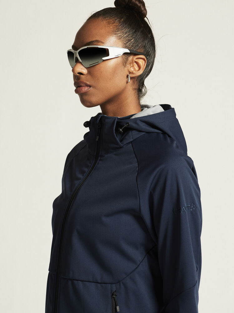 1915263-396000_CORE-Explore-Softshell-2-Jkt-W_closeup5