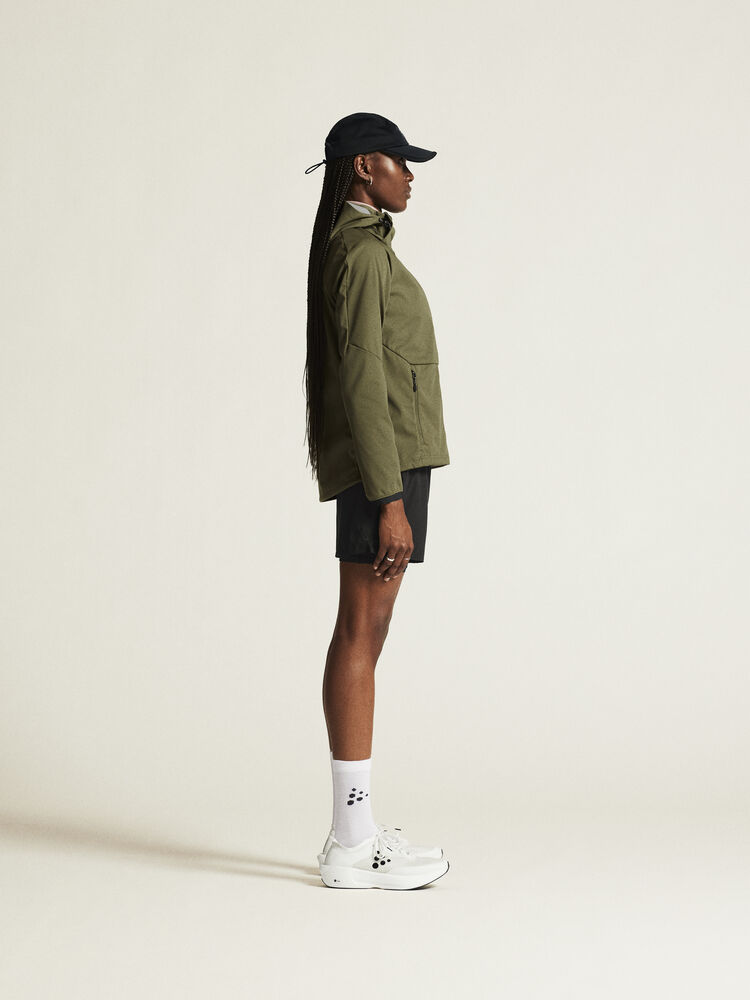 1915263-664000_CORE-Explore-Softshell-2-Jkt-W_closeup2