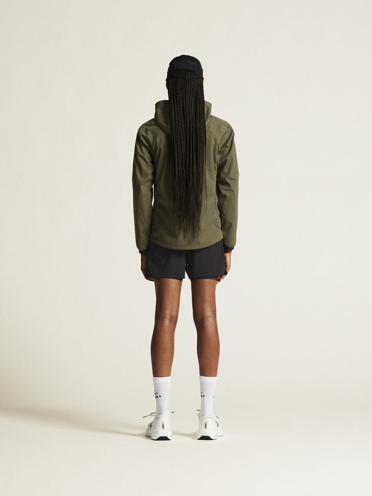 1915263-664000_CORE-Explore-Softshell-2-Jkt-W_closeup3