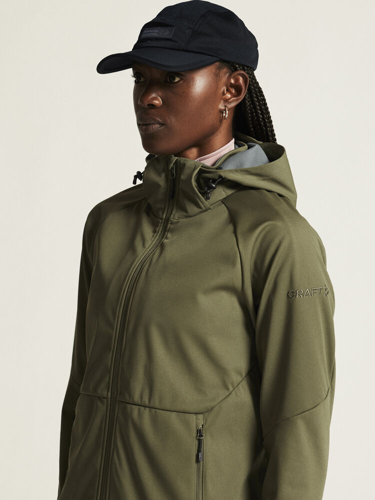 1915263-664000_CORE-Explore-Softshell-2-Jkt-W_closeup5