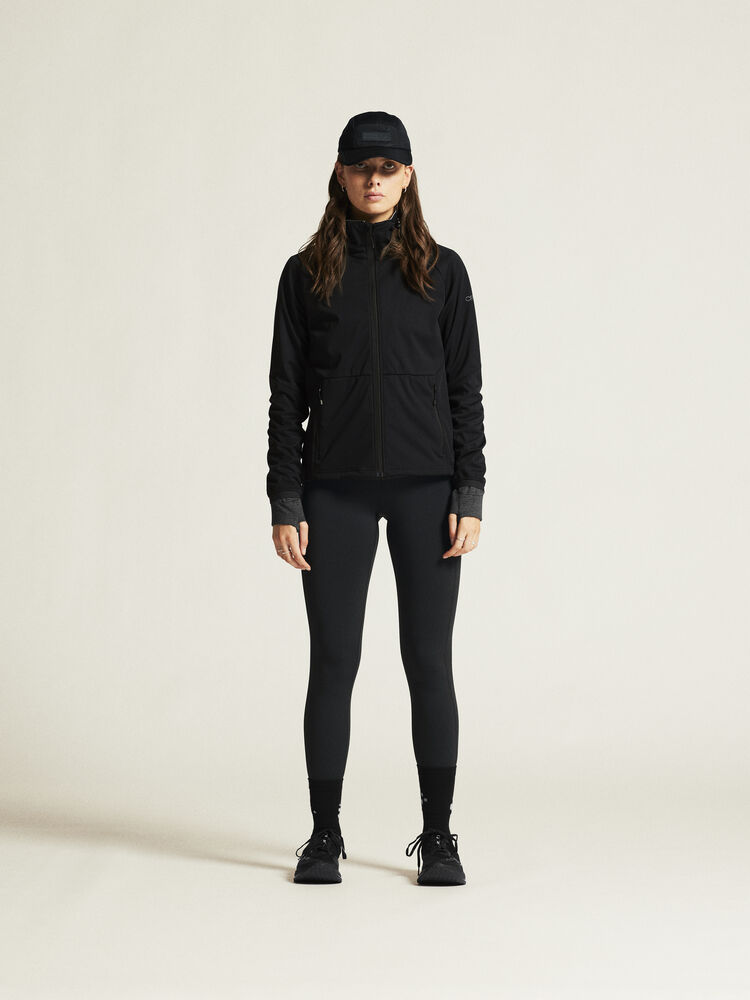 1915263-999000_CORE-Explore-Softshell-2-Jkt-W_closeup1
