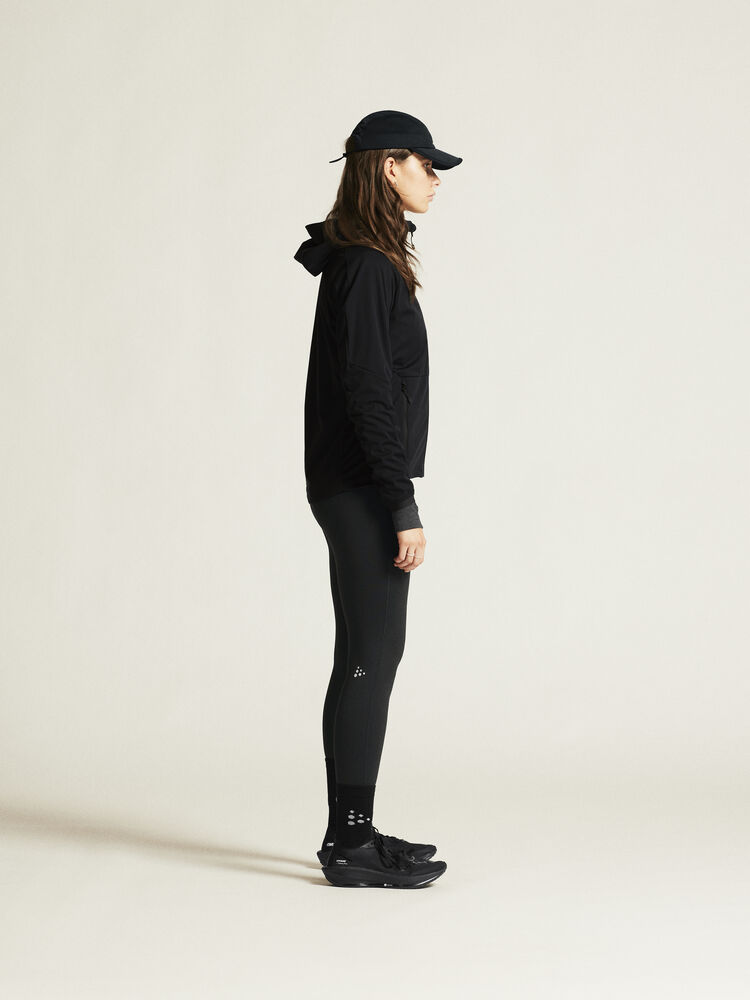 1915263-999000_CORE-Explore-Softshell-2-Jkt-W_closeup2