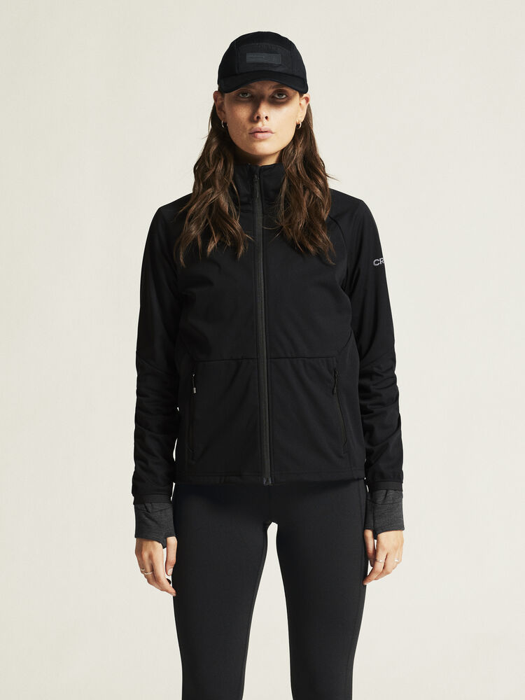 1915263-999000_CORE-Explore-Softshell-2-Jkt-W_closeup4