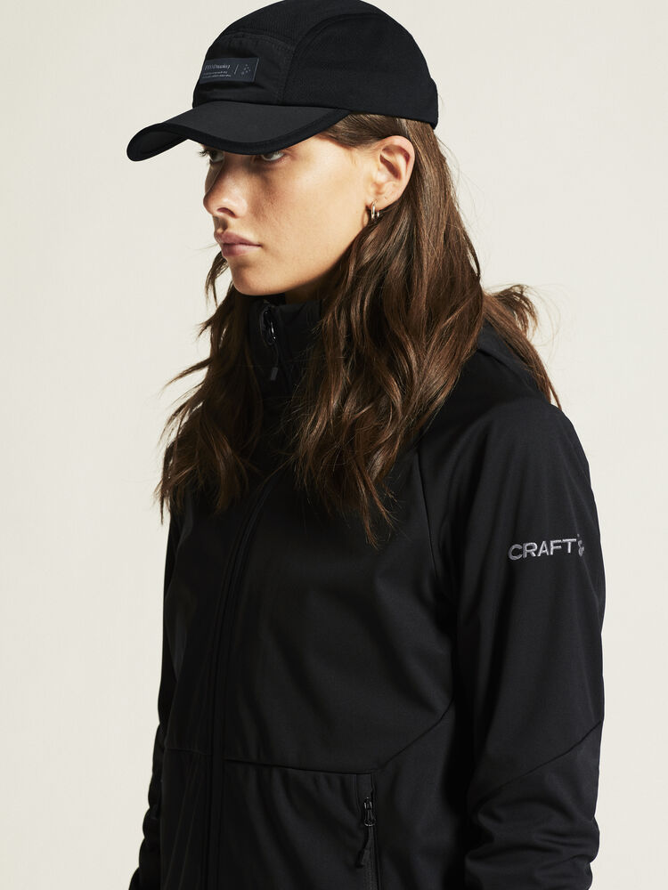 1915263-999000_CORE-Explore-Softshell-2-Jkt-W_closeup5