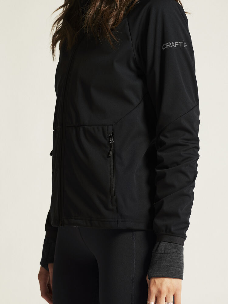 1915263-999000_CORE-Explore-Softshell-2-Jkt-W_closeup6