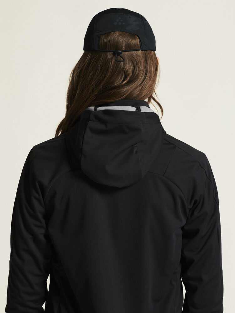 1915263-999000_CORE-Explore-Softshell-2-Jkt-W_closeup7