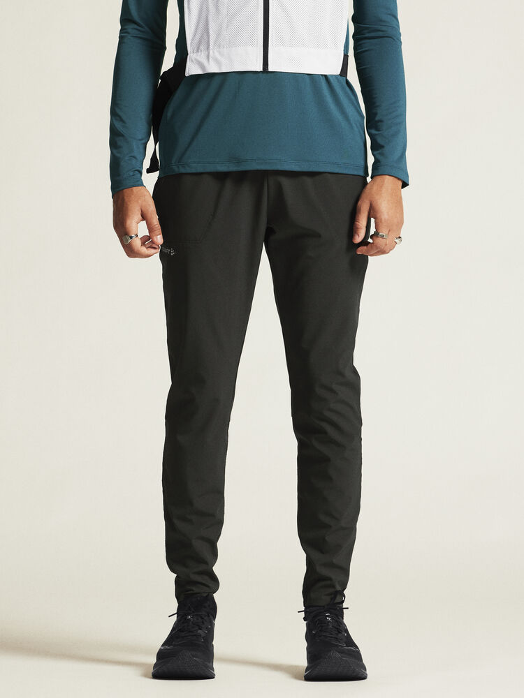 1915286-999000_ADV-Essence-Training-Pants-2-M_closeup4