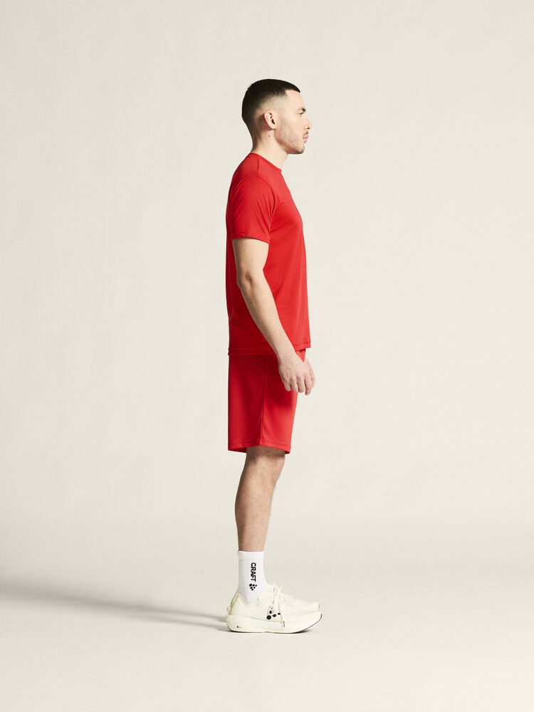 1915303-430000_Squad-Go-Function-Tee-M_closeup2