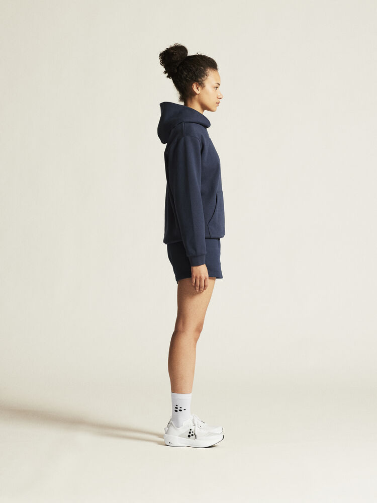 1915345-390000_Community-2-Logo-Hoodie-W_closeup2