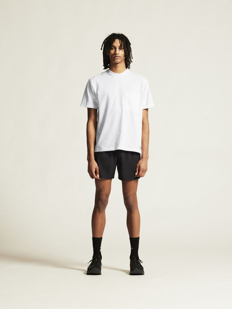 1915948-999000_CORE-Essence-Shorts-2-M_closeup1