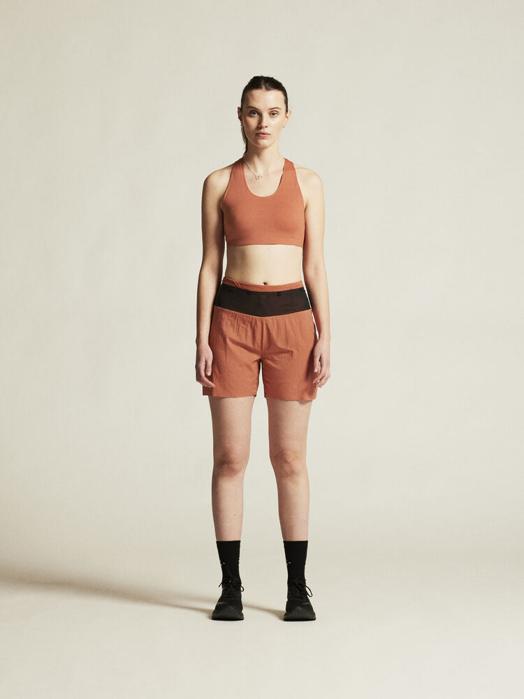 1916008-458000_Collective-Padded-Sports-bra-W_closeup1