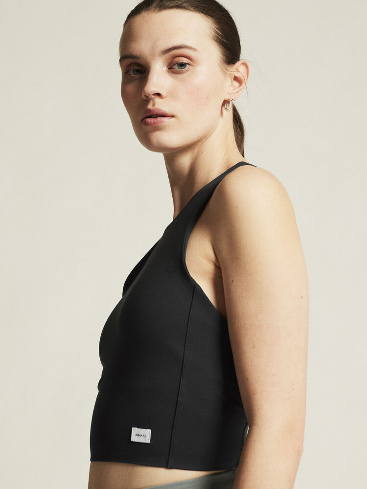 1916009-999000_Collective-Cropped-Singlet-W_closeup5