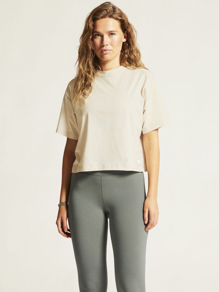 1916017-214000_Collective-Relaxed-SS-Tee-W_closeup11