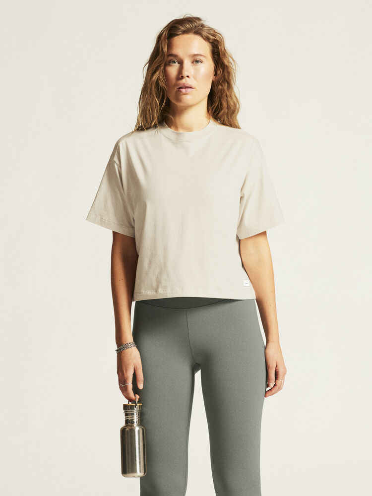 1916017-214000_Collective-Relaxed-SS-Tee-W_closeup4