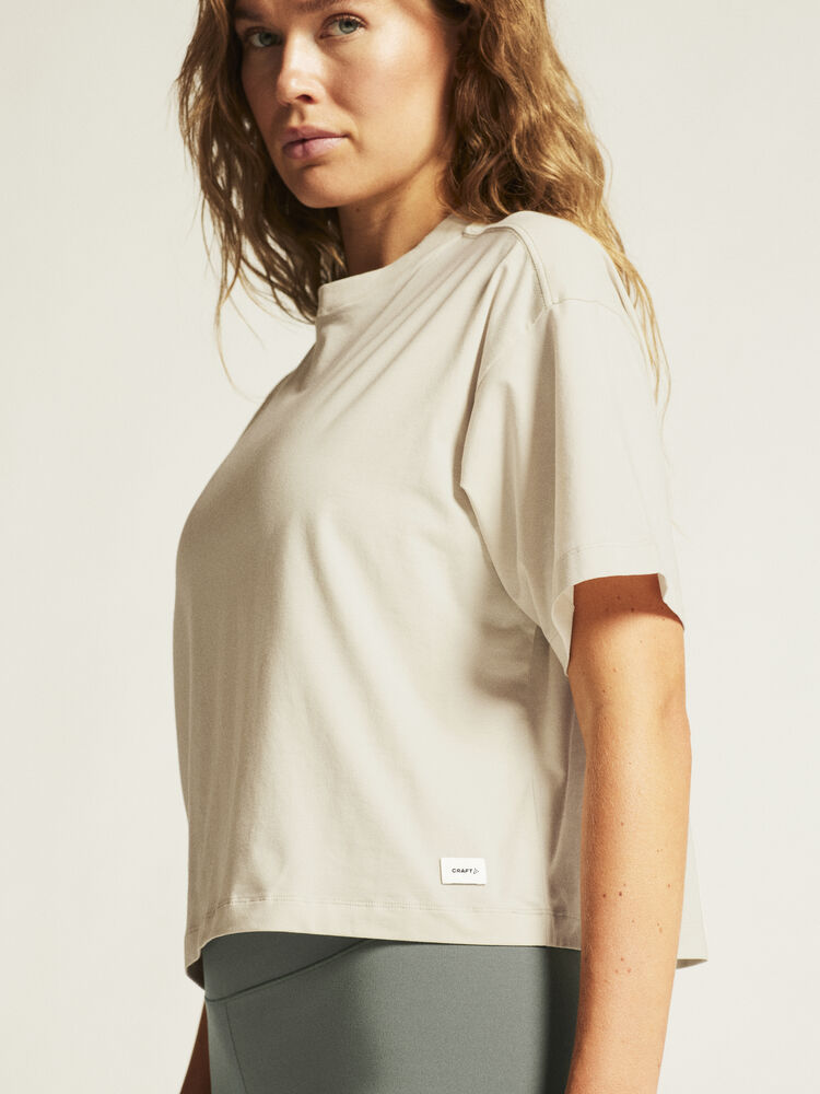 1916017-214000_Collective-Relaxed-SS-Tee-W_closeup6