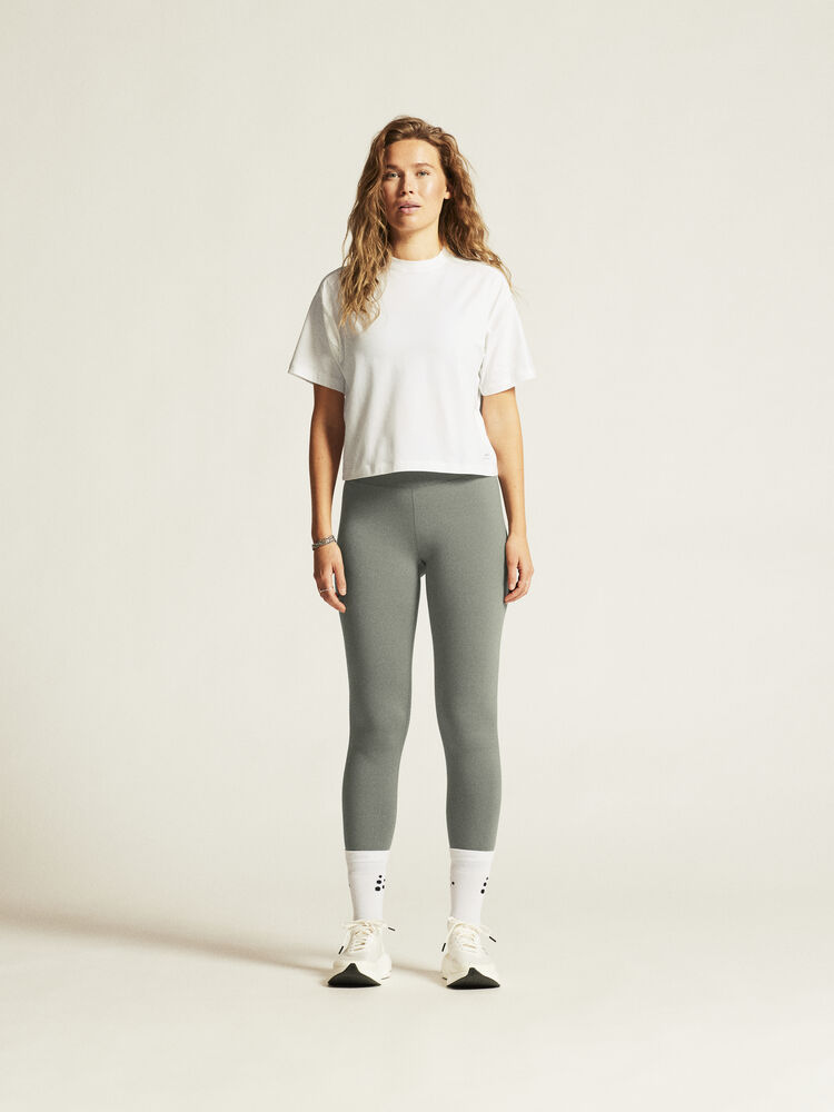 1916017-900000_Collective-Relaxed-SS-Tee-W_closeup1