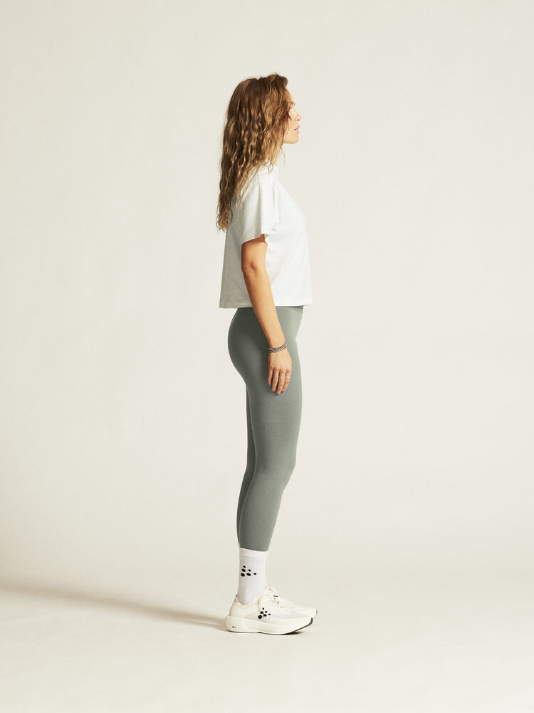 1916017-900000_Collective-Relaxed-SS-Tee-W_closeup2