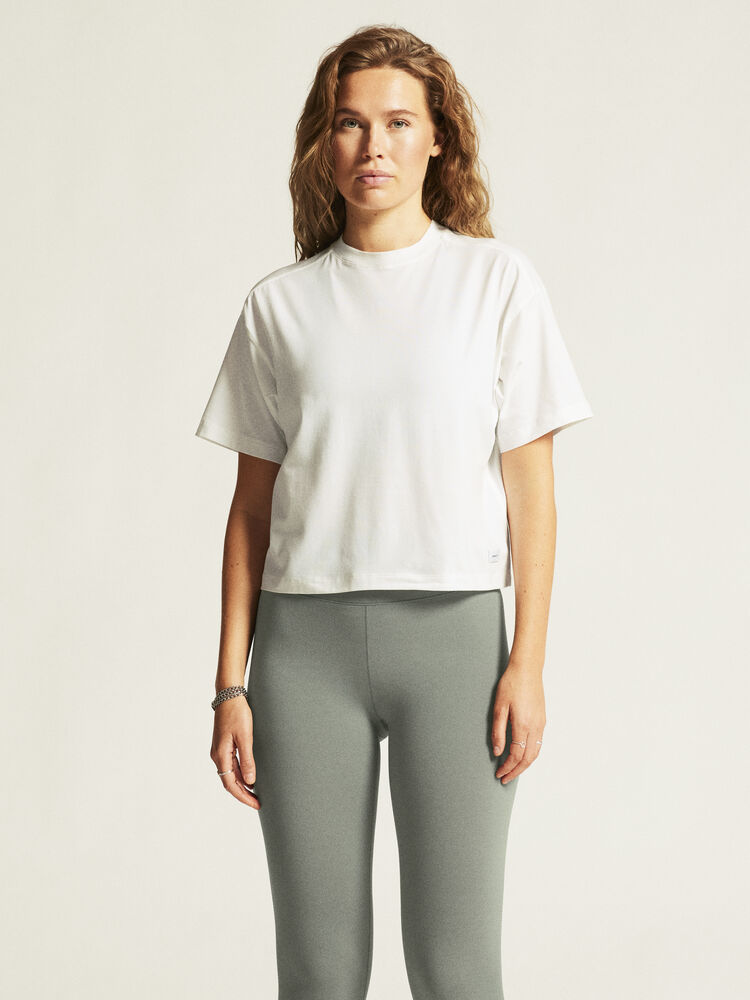 1916017-900000_Collective-Relaxed-SS-Tee-W_closeup4