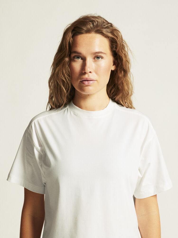 1916017-900000_Collective-Relaxed-SS-Tee-W_closeup5