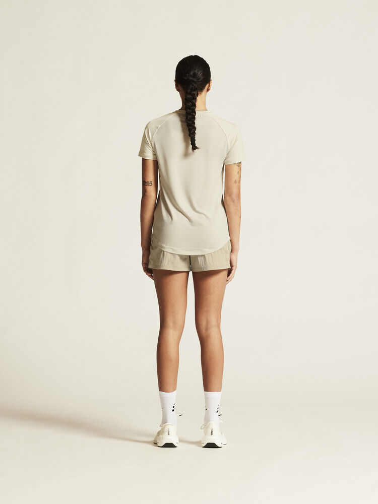 1916026-214000_Collective-SS-Tee-W_closeup3