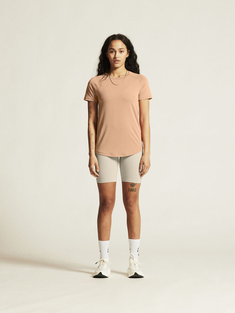 1916026-246000_Collective-SS-Tee-W_closeup1