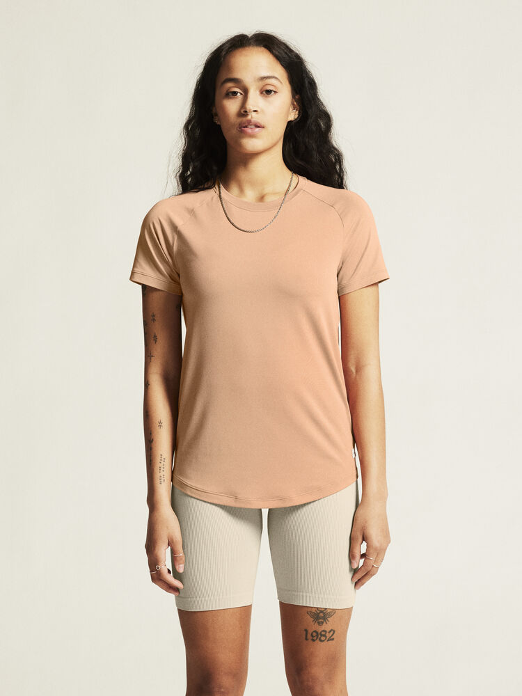1916026-246000_Collective-SS-Tee-W_closeup4