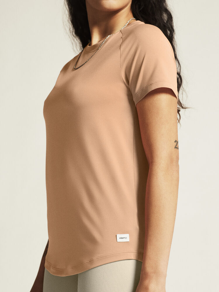1916026-246000_Collective-SS-Tee-W_closeup5