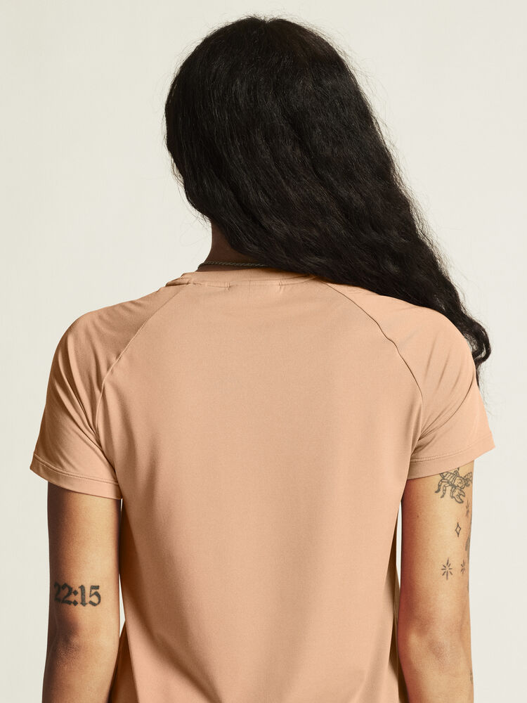 1916026-246000_Collective-SS-Tee-W_closeup6