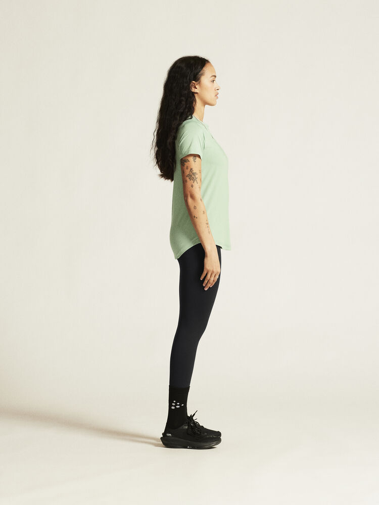 1916026-630000_Collective-SS-Tee-W_closeup2