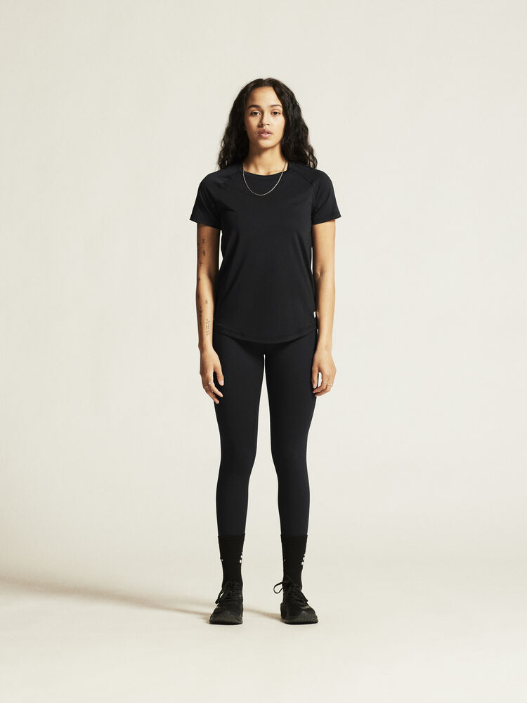 1916026-999000_Collective-SS-Tee-W_closeup1