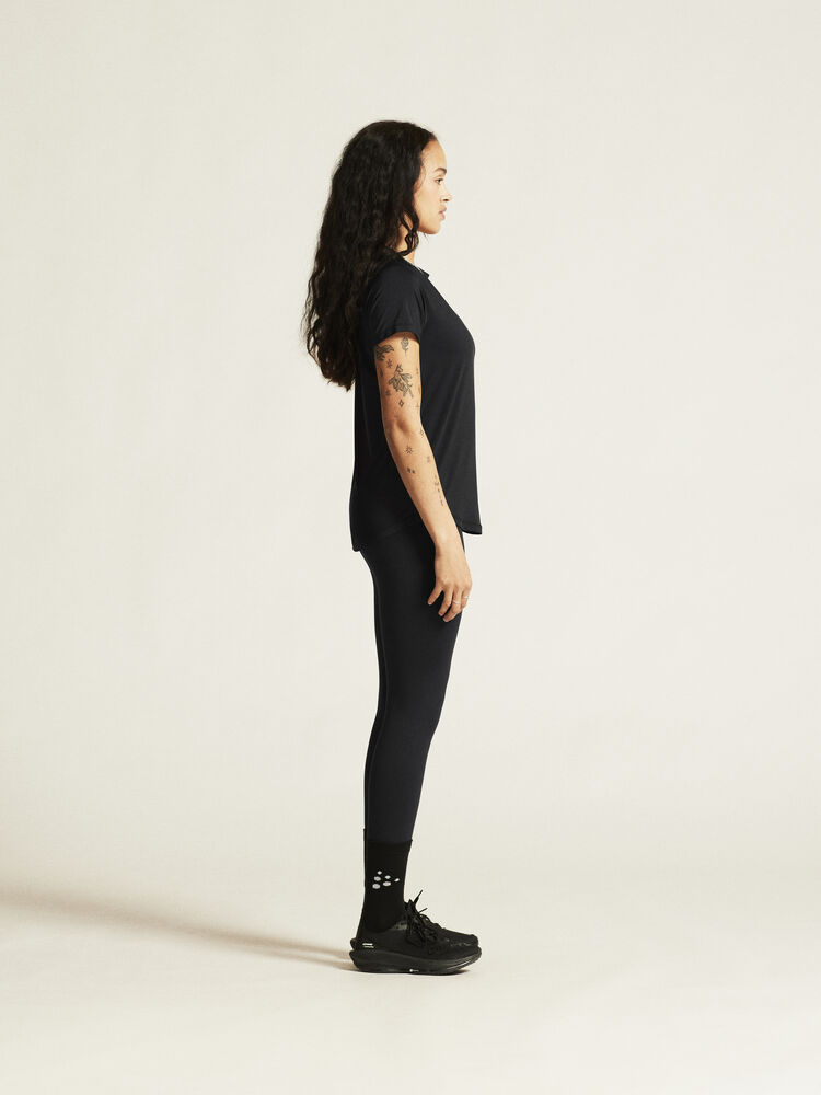 1916026-999000_Collective-SS-Tee-W_closeup2