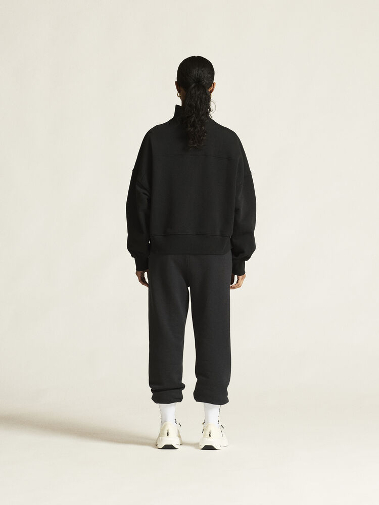 1916305-999000_Frequent-HZ-Sweatshirt-W_closeup3