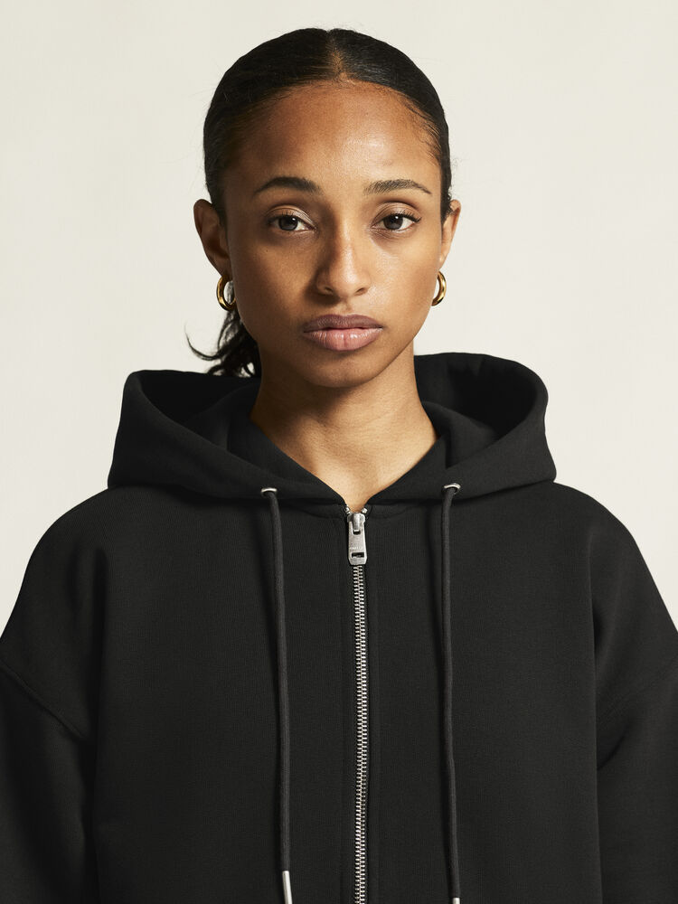 1916307-999000_Frequent-FZ-Hoodie-W_closeup5