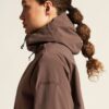 1916339-286000_Explore-Padded-Jacket-W_closeup6