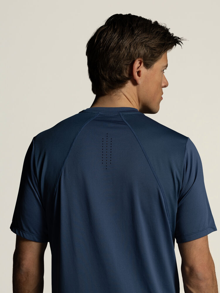 1916815-376000_OL-Norway-Essence-SS-2-Tee-M_Closeup7